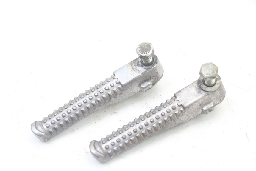 photo de FUSSRASTEN HINTEN PEUGEOT TREKKER TKR 50 (2005 - 2014) - Zoom auf Gebrauchszustand