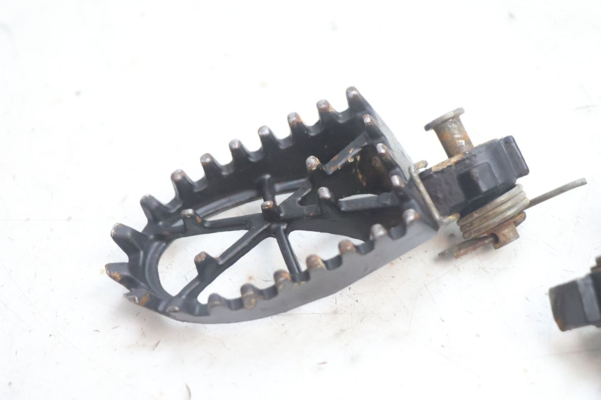 photo de FUSSRASTEN HINTEN APOLLO RFZ 125 - Detailansicht des Bauteils
