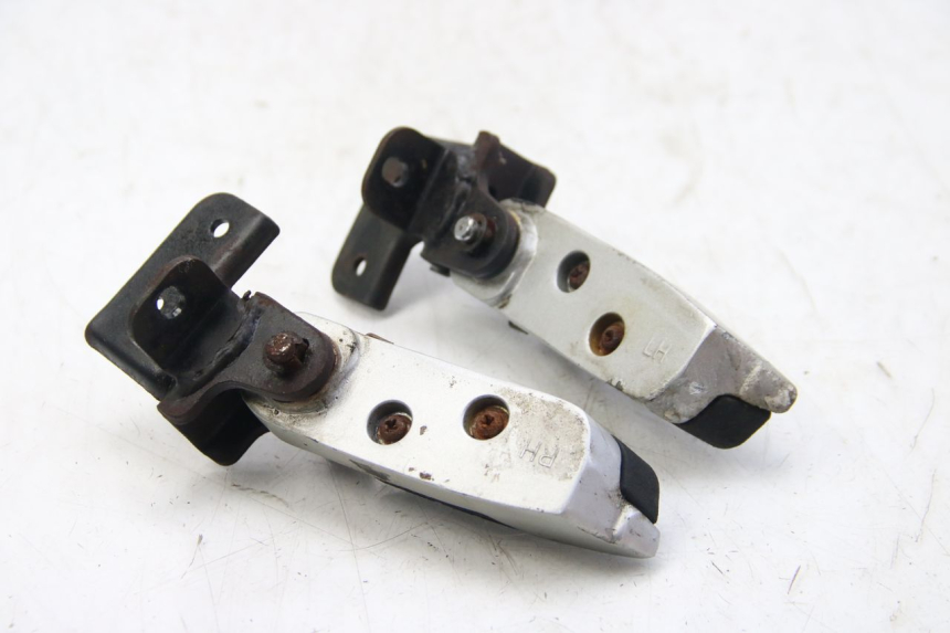 photo de PAAR FUßRASTENHALTER HINTEN DAELIM S3 125 (2010 - 2017) - Zoom auf Gebrauchszustand