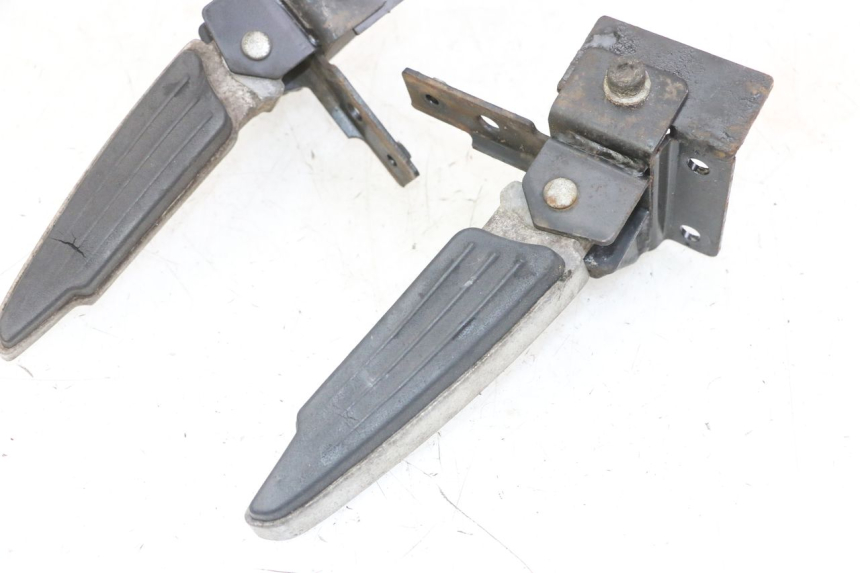 photo de FUSSRASTEN HINTEN PEUGEOT SATELIS 125 (2013 - 2018) - Details der Befestigungspunkte