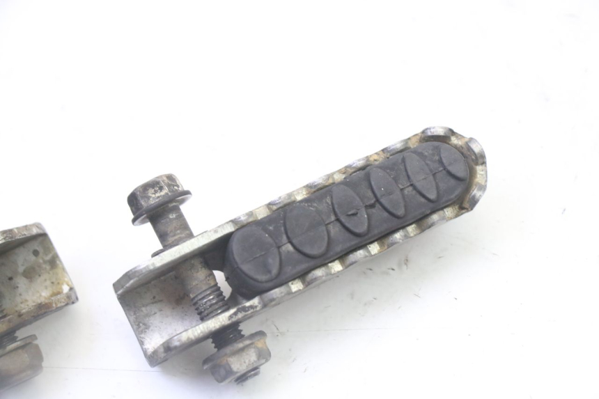 photo de FUSSRASTEN HINTEN DERBI SENDA SM DRD 50 (2008 - 2013) - Zoom auf Gebrauchszustand