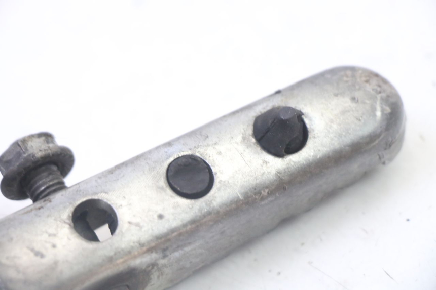 photo de FUSSRASTEN HINTEN DERBI SENDA SM DRD 50 (2008 - 2013) - Details der Befestigungspunkte