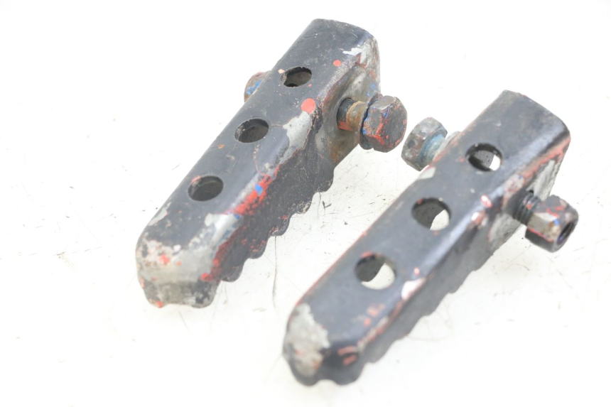 photo de PAAR FUßRASTENHALTER HINTEN DERBI SENDA SM X-TREME 50 (2006 - 2010) - Zoom auf Gebrauchszustand