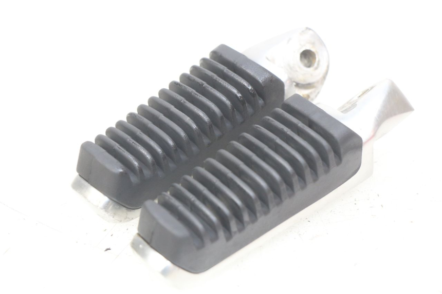 photo de PAAR FUßRASTENHALTER HINTEN SUZUKI SIXTEEN 125 (2008 - 2010) - Hauptansicht