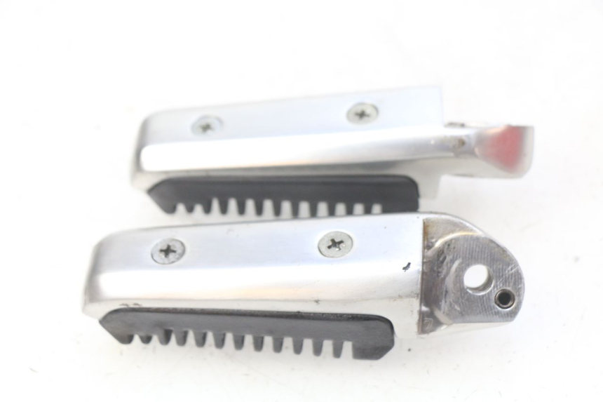 photo de PAAR FUßRASTENHALTER HINTEN SUZUKI SIXTEEN 125 (2008 - 2010) - Alternative Perspektive