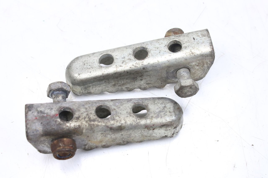 photo de PAAR FUßRASTENHALTER HINTEN GILERA SMT SUPERMOTARD 50 (2009 - 2017) - Zoom auf Gebrauchszustand