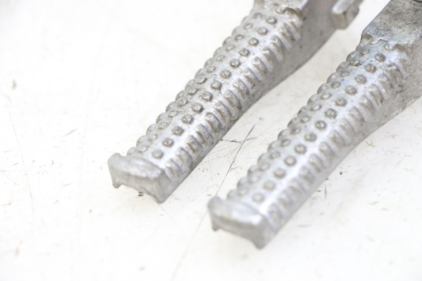 photo de FUSSRASTEN HINTEN PEUGEOT SPEEDFIGHT 2 LC 50 (2000 - 2009) - Zoom auf Gebrauchszustand