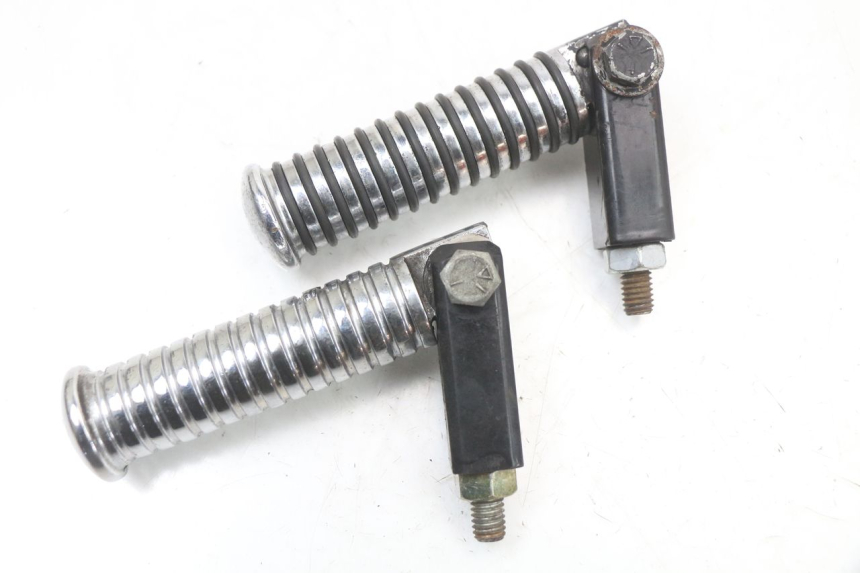 photo de FUSSRASTEN HINTEN HARLEY DAVIDSON SPORTSTER XL CUSTOM 1200 (2003 - 2004) - Technische Nahaufnahme