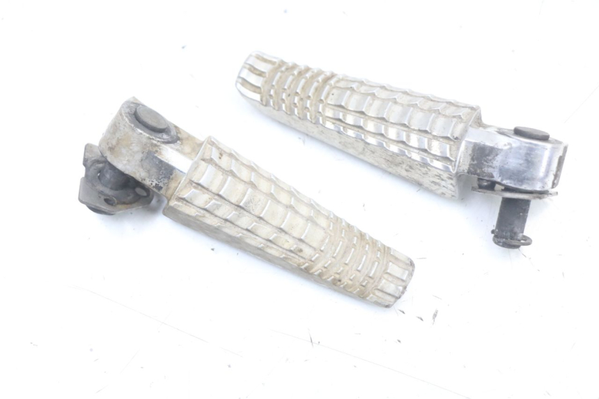 photo de FUSSRASTEN HINTEN SUZUKI GSR 750 (2011 - 2017) - Zoom auf Gebrauchszustand