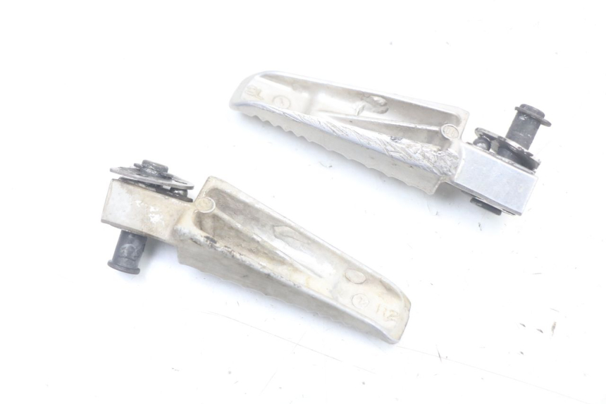 photo de FUSSRASTEN HINTEN SUZUKI GSR 750 (2011 - 2017) - Alternative Perspektive