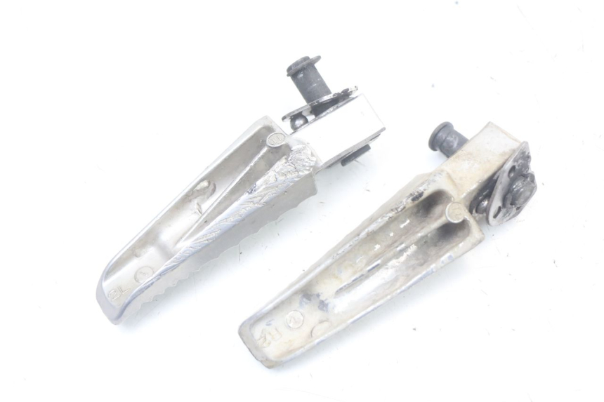 photo de FUSSRASTEN HINTEN SUZUKI GSR 750 (2011 - 2017) - Technische Nahaufnahme