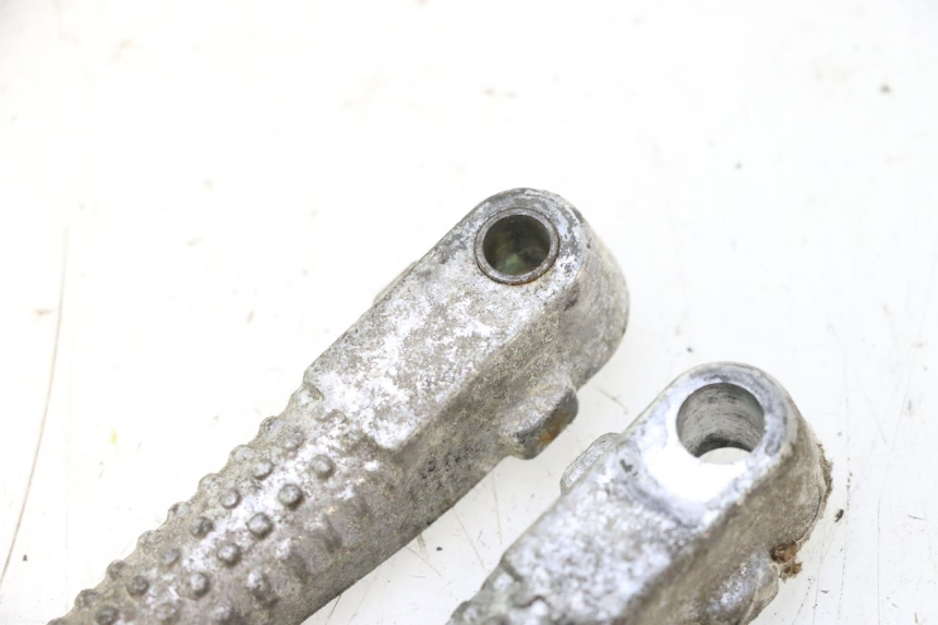 photo de PAAR FUßRASTENHALTER HINTEN PEUGEOT TREKKER 50 (1995 - 2004) - Zoom auf Gebrauchszustand