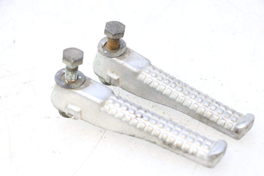 photo de PAAR FUßRASTENHALTER HINTEN PEUGEOT TREKKER 50 (1995 - 2004) - Details der Befestigungspunkte