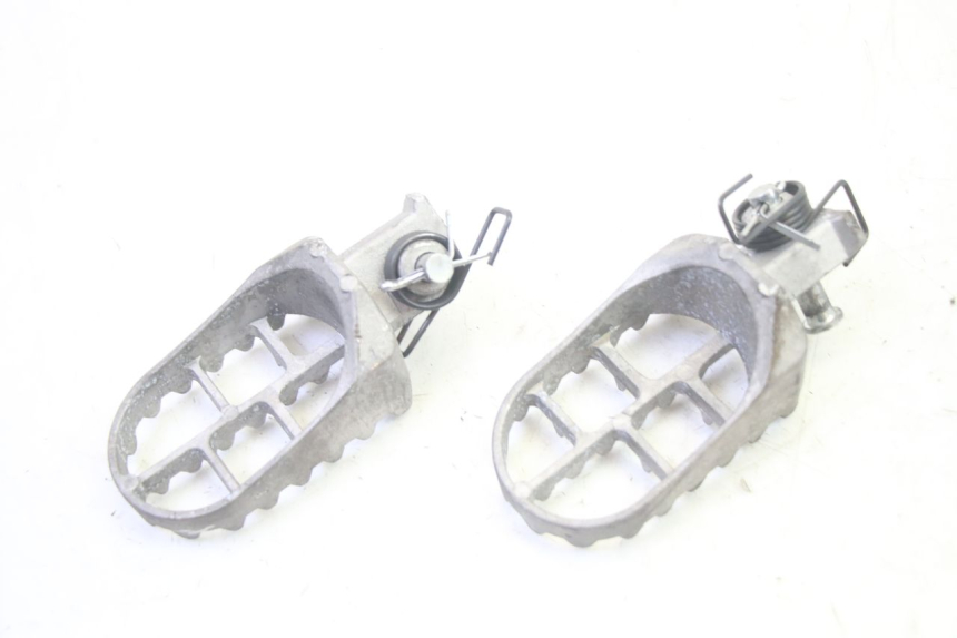 photo de FUSSRASTEN HINTEN YAMAHA TTR 125 (2000 - 2020) - Gesamtansicht des Produkts