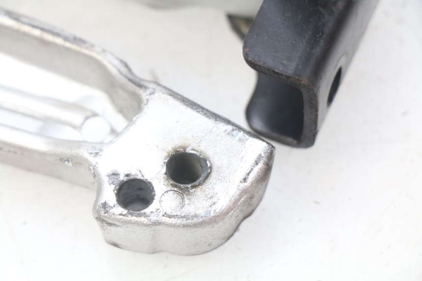 photo de PAAR FUßRASTENHALTER HINTEN PEUGEOT TWEET 4T 50 (2018 - 2022) - Zoom auf Gebrauchszustand