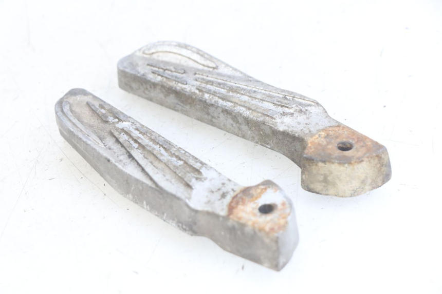 photo de PAAR FUßRASTENHALTER HINTEN PEUGEOT TWEET 4T 50 (2010 - 2014) - Zoom auf Gebrauchszustand