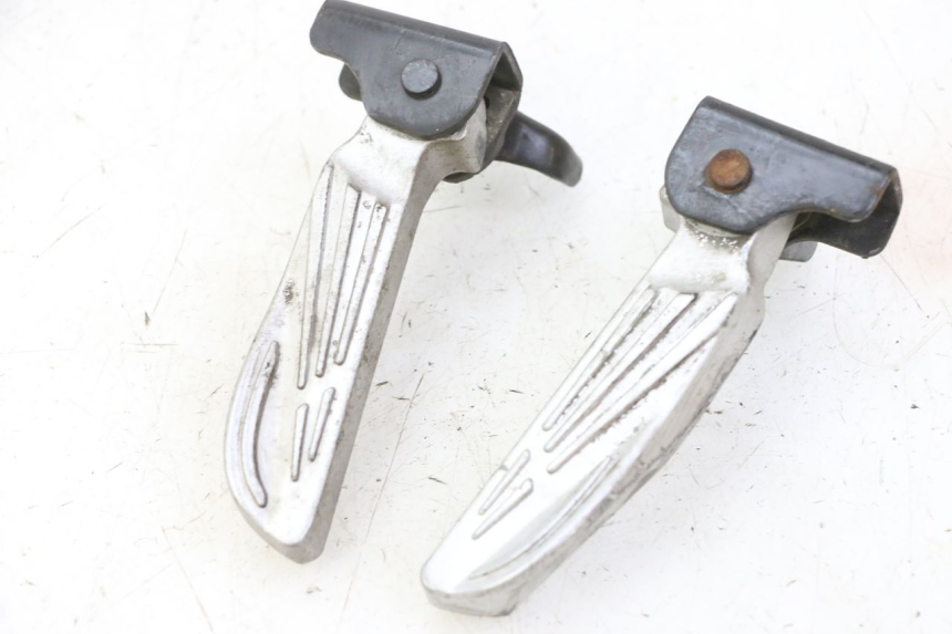 photo de PAAR FUßRASTENHALTER HINTEN PEUGEOT TWEET 4T 50 (2018 - 2022) - Zoom auf Gebrauchszustand