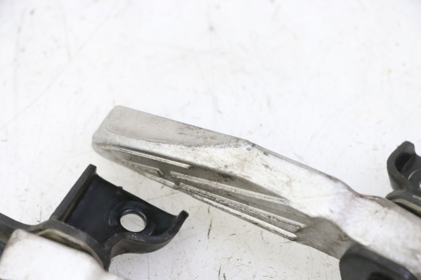 photo de PAAR FUßRASTENHALTER HINTEN PEUGEOT TWEET 4T 50 (2018 - 2022) - Technische Nahaufnahme