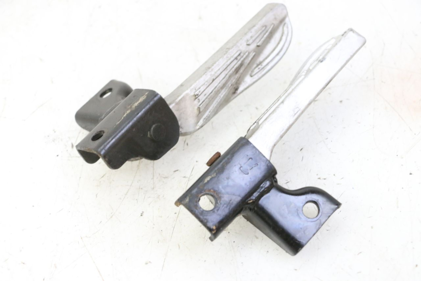 photo de PAAR FUßRASTENHALTER HINTEN PEUGEOT TWEET 4T 50 (2018 - 2022) - Oberflächenzustand und Material