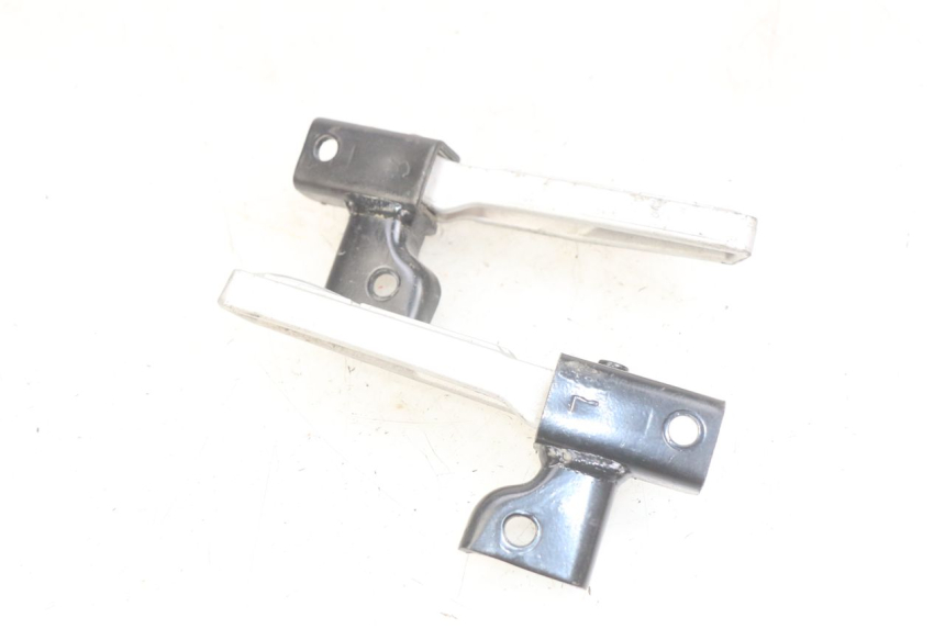 photo de PAAR FUßRASTENHALTER HINTEN PEUGEOT TWEET 125 (2018 - 2021) - Zoom auf Gebrauchszustand