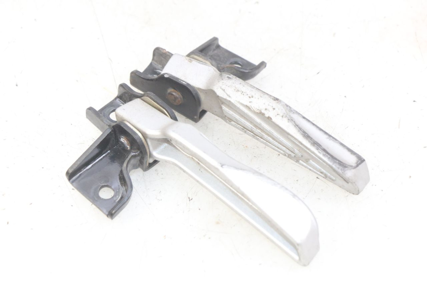 photo de PAAR FUßRASTENHALTER HINTEN PEUGEOT TWEET 125 (2018 - 2021) - Alternative Perspektive