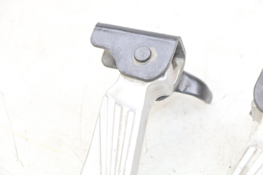 photo de PAAR FUßRASTENHALTER HINTEN PEUGEOT TWEET 125 (2018 - 2021) - Oberflächenzustand und Material