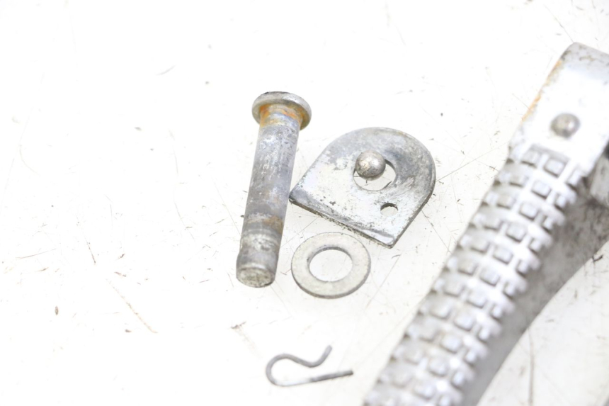 photo de FUSSRASTEN HINTEN PIAGGIO TYPHOON 50 (2000 - 2009) - Alternative Perspektive