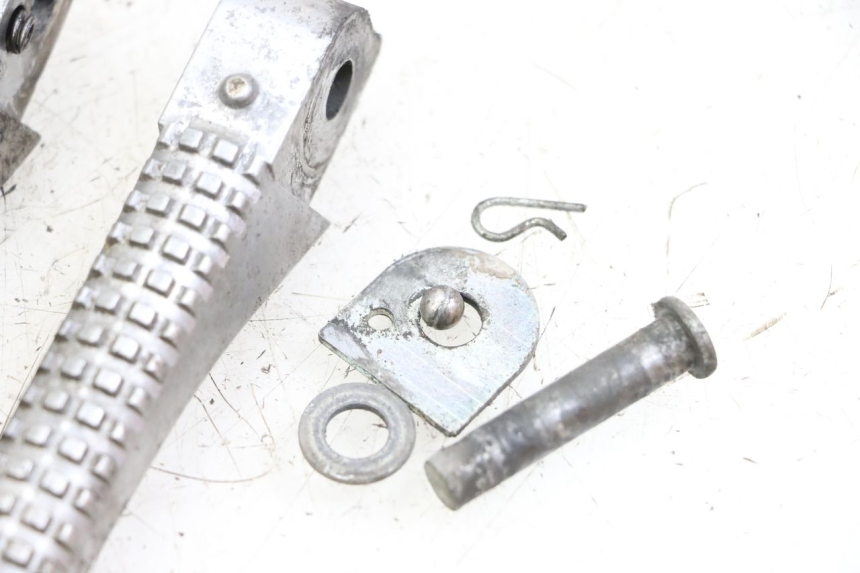 photo de FUSSRASTEN HINTEN PIAGGIO TYPHOON 50 (2000 - 2009) - Technische Nahaufnahme