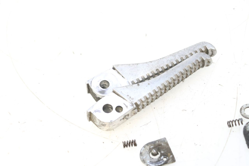 photo de FUSSRASTEN HINTEN PIAGGIO TYPHOON 50 (2000 - 2009) - Alternative Perspektive