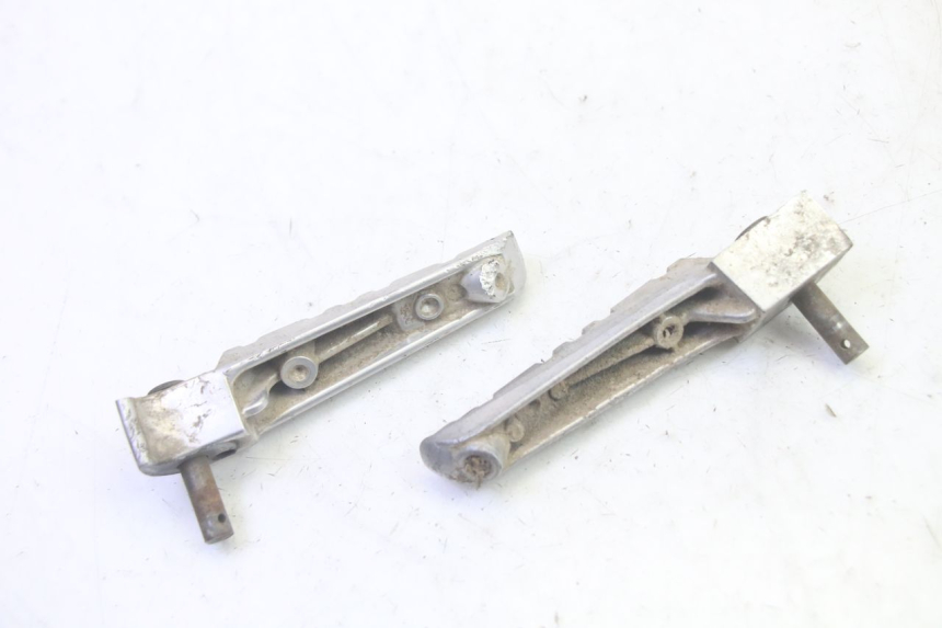 photo de FUSSRASTEN HINTEN YAMAHA TZR 50 (2008 - 2016) - Alternative Perspektive