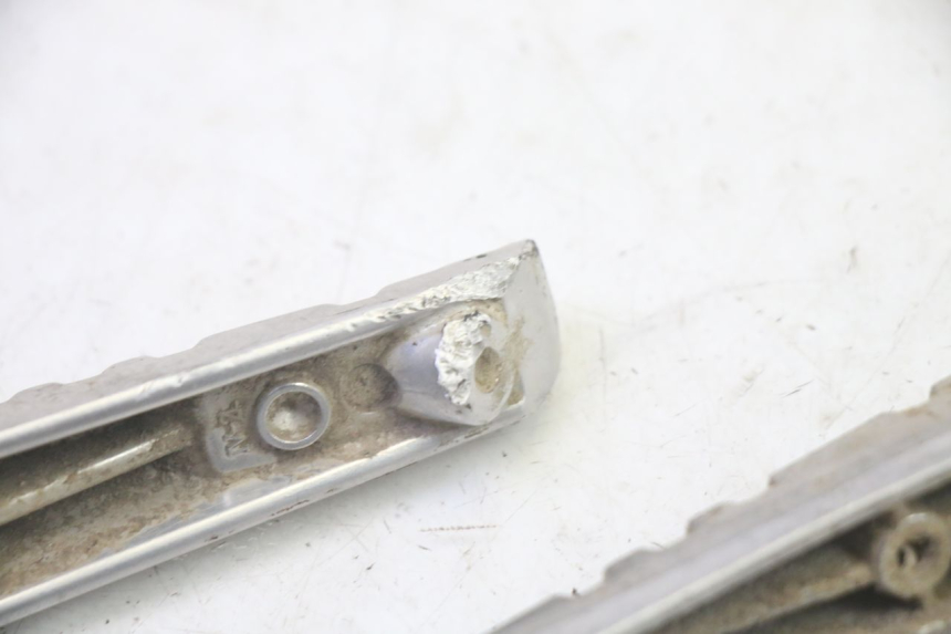 photo de FUSSRASTEN HINTEN YAMAHA TZR 50 (2008 - 2016) - Technische Nahaufnahme