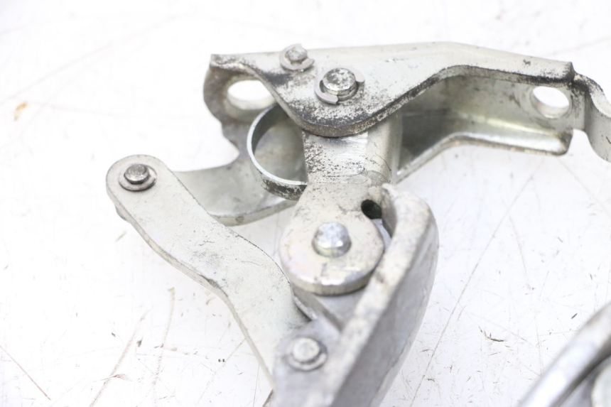 photo de FUSSRASTEN HINTEN PIAGGIO VESPA GTS SUPER IE 125 (2009 - 2016) - Charakteristische Merkmale