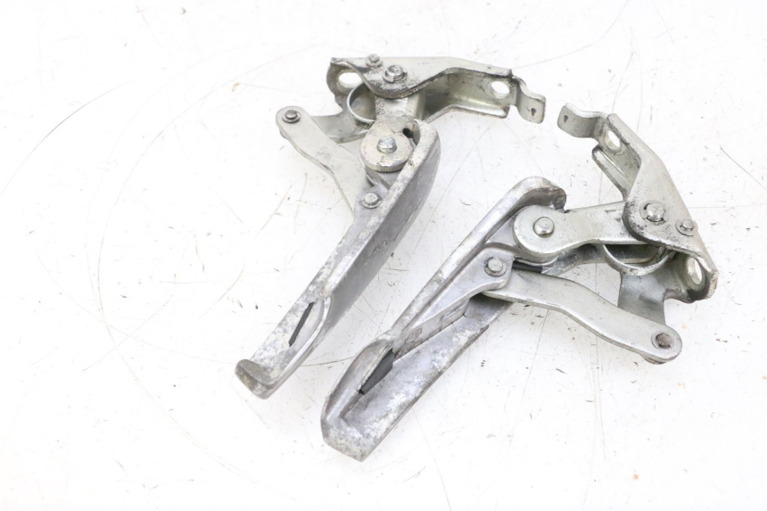 photo de FUSSRASTEN HINTEN PIAGGIO VESPA GTS SUPER IE 125 (2009 - 2016) - Zoom auf Komponenten