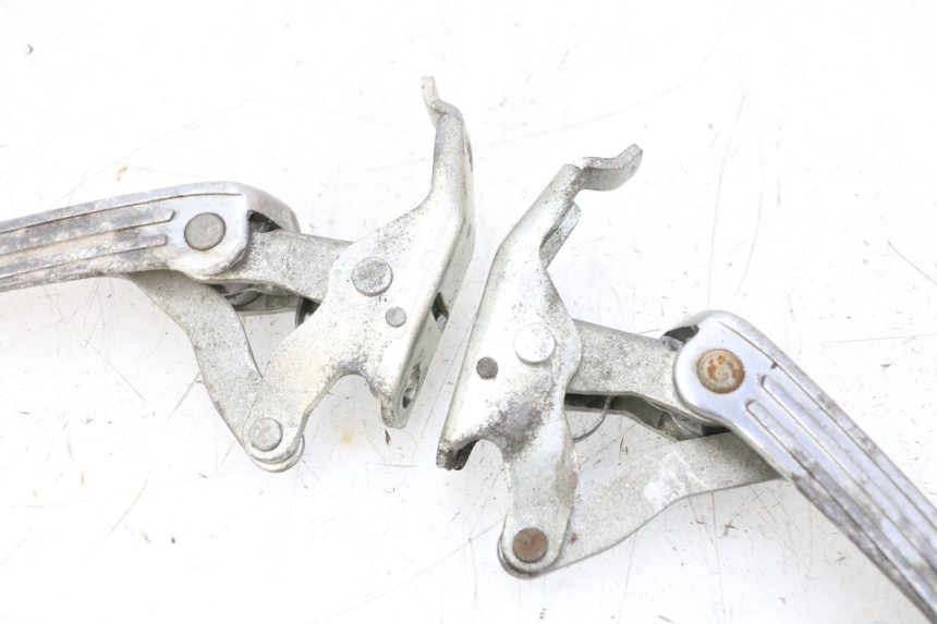 photo de FUSSRASTEN HINTEN PIAGGIO VESPA GTS SUPER IE 125 (2009 - 2016) - Hochauflösende Nahaufnahme