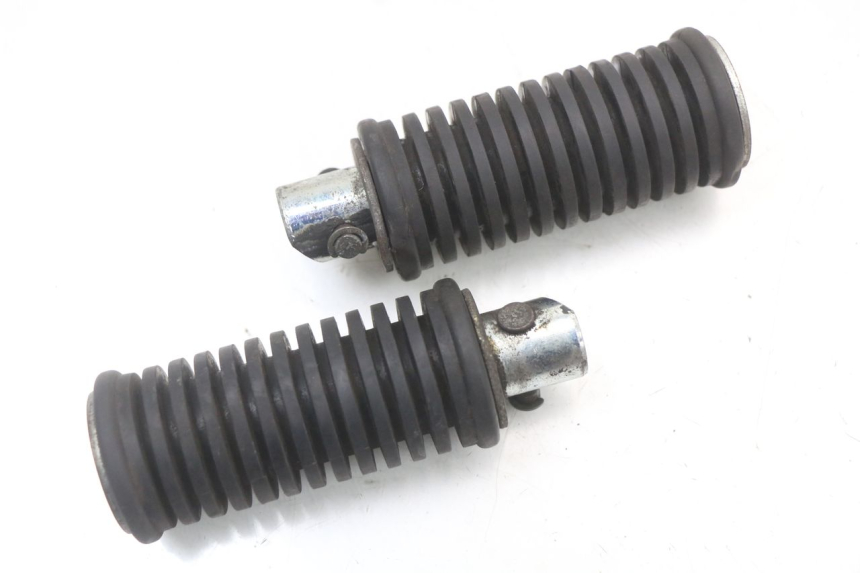 photo de HINTEN FUßRASTENPAAR SUZUKI VL INTRUDER 125 (2004 - 2007) - Hauptansicht