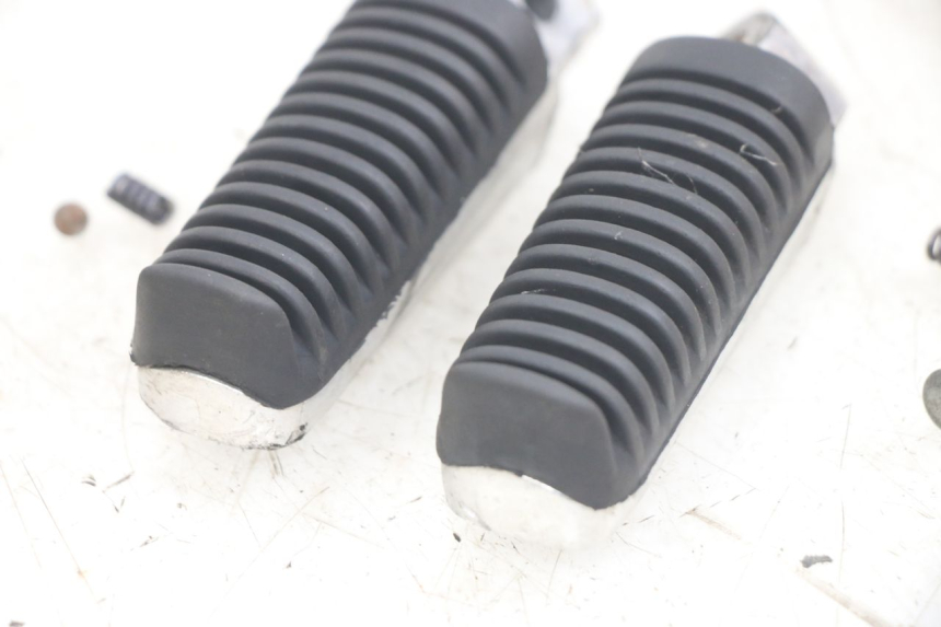 photo de PAAR FUßRASTENHALTER HINTEN YAMAHA X-MAX XMAX 250 (2006 - 2009) - Zoom auf Gebrauchszustand