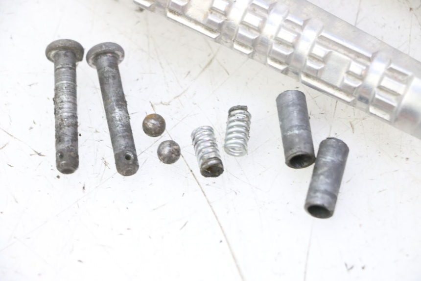 photo de PAAR FUßRASTENHALTER HINTEN YAMAHA X-MAX XMAX 125 (2010 - 2013) - Details der Befestigungspunkte