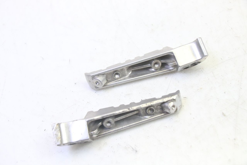 photo de PAAR FUßRASTENHALTER HINTEN YAMAHA X-MAX XMAX 125 (2010 - 2013) - Zoom auf Gebrauchszustand