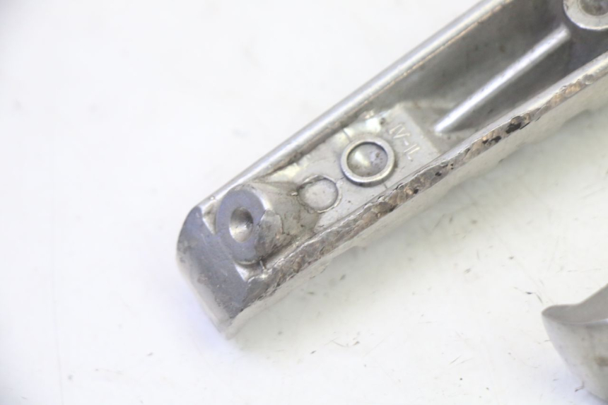 photo de PAAR FUßRASTENHALTER HINTEN YAMAHA X-MAX XMAX 125 (2010 - 2013) - Technische Nahaufnahme