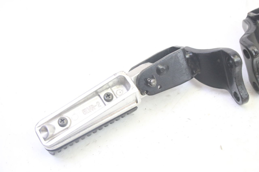 photo de PAAR FUßRASTENHALTER HINTEN YAMAHA XMAX X-MAX 125 (2006 - 2009) - Weitere Ansicht des Artikels