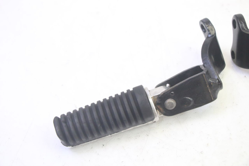 photo de PAAR FUßRASTENHALTER HINTEN YAMAHA XMAX X-MAX 125 (2006 - 2009) - Zoom auf Gebrauchszustand