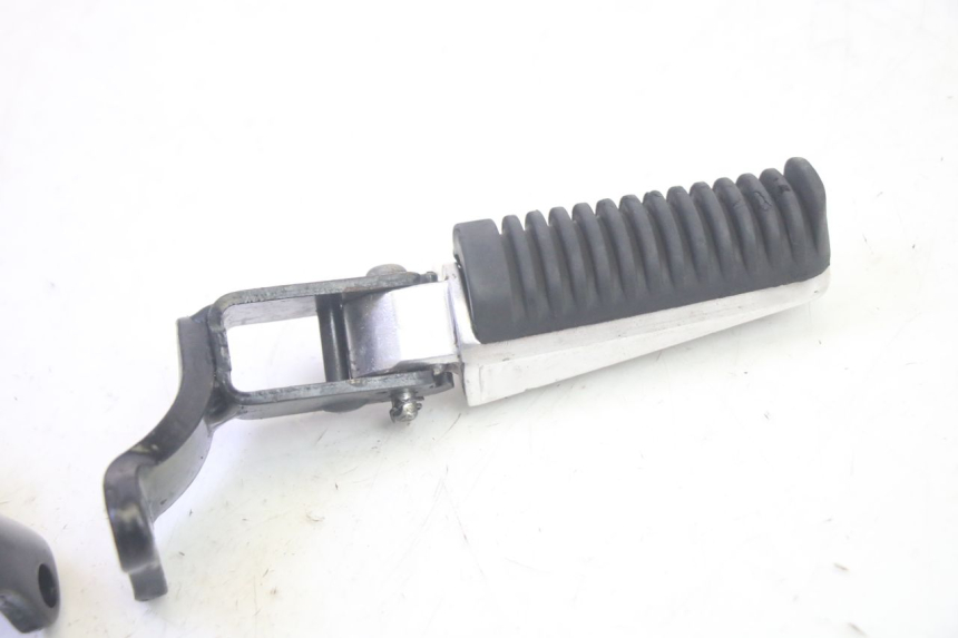 photo de PAAR FUßRASTENHALTER HINTEN YAMAHA XMAX X-MAX 125 (2006 - 2009) - Details der Befestigungspunkte