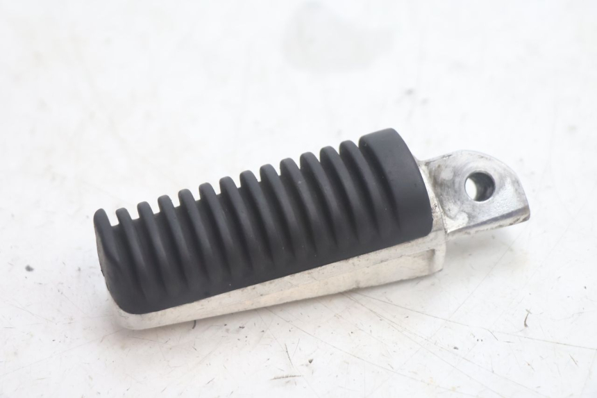 photo de PAAR FUßRASTENHALTER HINTEN YAMAHA XMAX X-MAX 125 (2006 - 2009) - Zoom auf Gebrauchszustand
