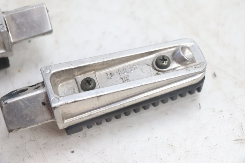 photo de PAAR FUßRASTENHALTER HINTEN YAMAHA XMAX X-MAX 125 (2006 - 2009) - Geprüftes Gebrauchtteil