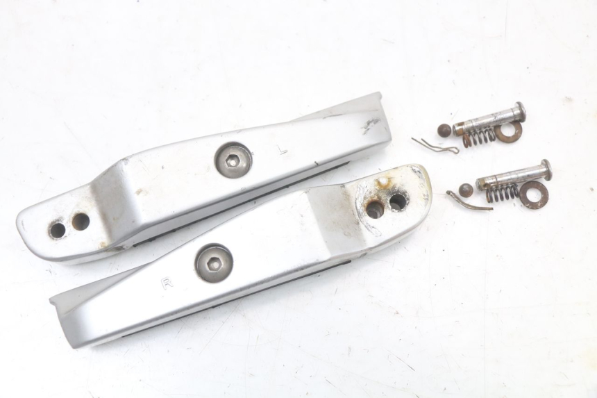 photo de FUSSRASTEN HINTEN KYMCO XCITING 250 (2006 - 2009) - Detailansicht des Bauteils