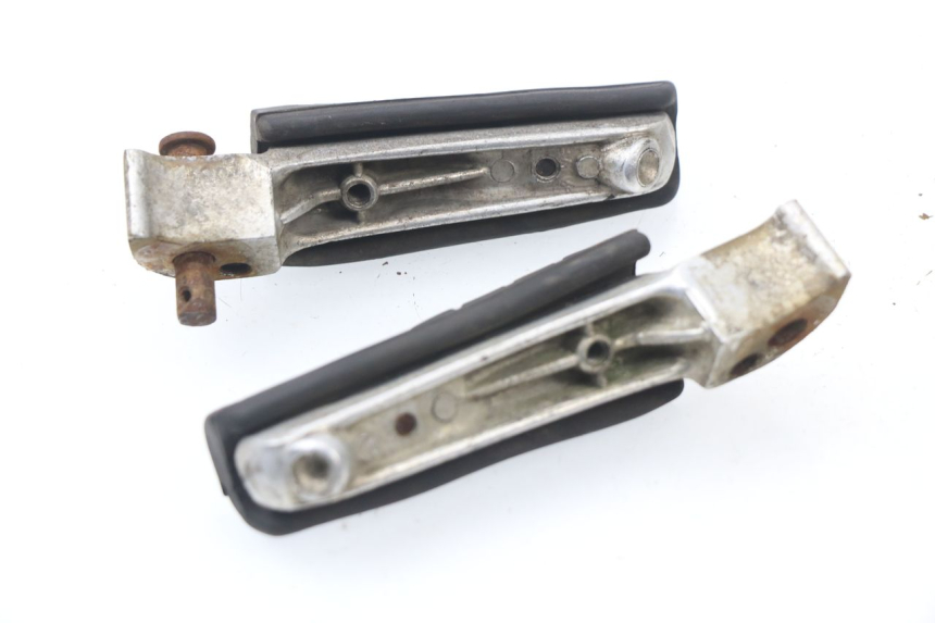 photo de FUSSRASTEN HINTEN YAMAHA XJN XJ N DIVERSION 600 (1994 - 1997) - Zoom auf Gebrauchszustand