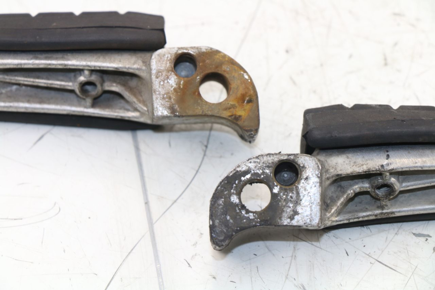 photo de FUSSRASTEN HINTEN YAMAHA XJS DIVERSION 600 (1997 - 1999) - Detailansicht des Bauteils