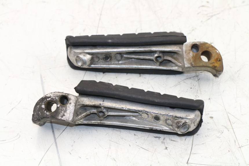 photo de FUSSRASTEN HINTEN YAMAHA XJS DIVERSION 600 (1997 - 1999) - Zoom auf Gebrauchszustand