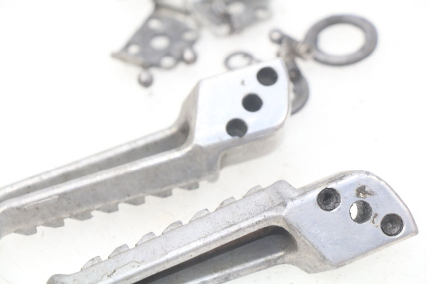 photo de PAAR FUßRASTENHALTER HINTEN KAWASAKI Z S 750 (2003 - 2006) - Zoom auf Gebrauchszustand