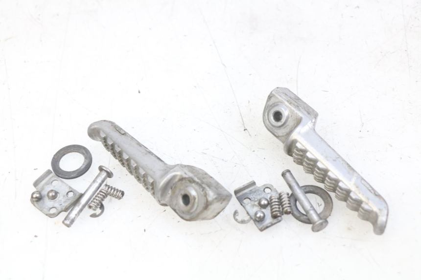 photo de PAAR FUßRASTENHALTER HINTEN KAWASAKI Z 750 (2007 - 2013) - Zoom auf Gebrauchszustand